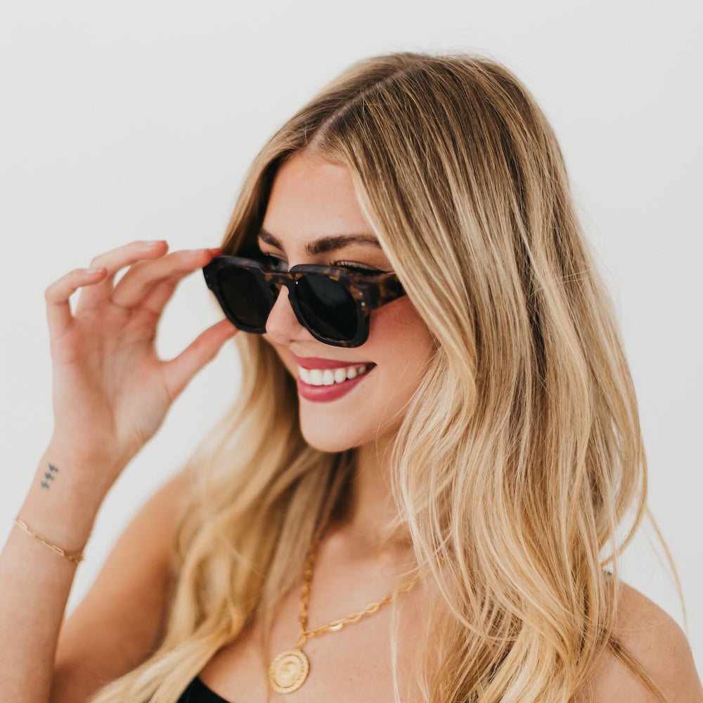 Blocky Square Retro Sunglasses - Image 3